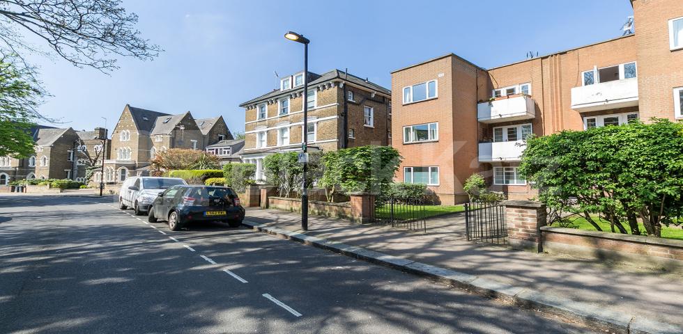 			New Instruction In Heart Of Crouch End !, 1 Bedroom, 1 bath, 1 reception Flat			 Crescent Road, CROUCH END